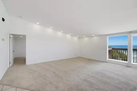 Living - 1660 Neptune Ave, Encinitas, CA 92024 photo 4 of 7