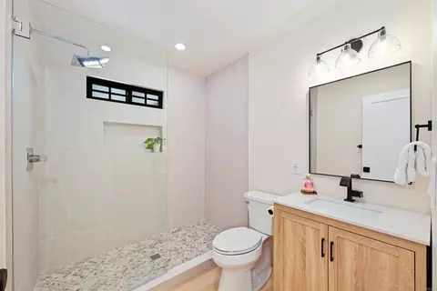Bath - 1319 Knowles Ave, Carlsbad, CA 92008 photo 3 of 3
