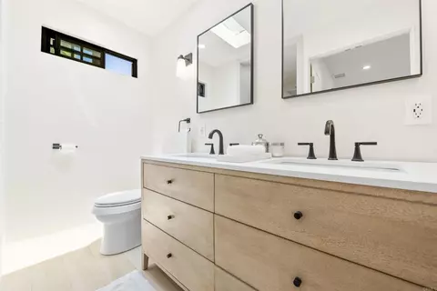Bath - 1319 Knowles Ave, Carlsbad, CA 92008 photo 1 of 3