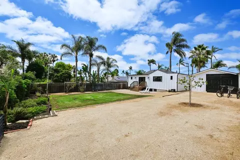 Exterior - 1319 Knowles Ave, Carlsbad, CA 92008 photo 4 of 15