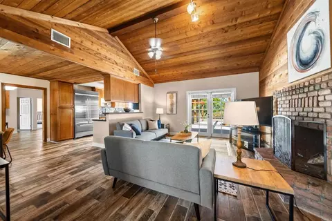 Living - 2020 Winterwarm Dr, Fallbrook, CA 92028 photo 5 of 9