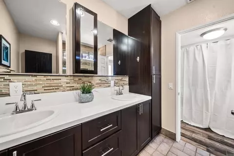 Bath - 2020 Winterwarm Dr, Fallbrook, CA 92028 photo 1 of 5