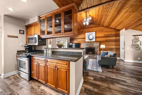 Kitchen - 2020 Winterwarm Dr, Fallbrook, CA 92028 photo 4 of 5