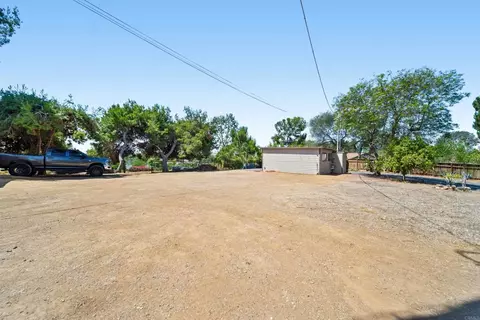 Exterior - 2020 Winterwarm Dr, Fallbrook, CA 92028 photo 12 of 18