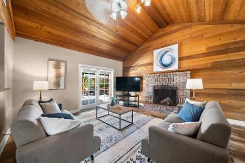 Living - 2020 Winterwarm Dr, Fallbrook, CA 92028 photo 3 of 9