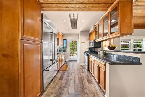 Kitchen - 2020 Winterwarm Dr, Fallbrook, CA 92028 photo 3 of 5
