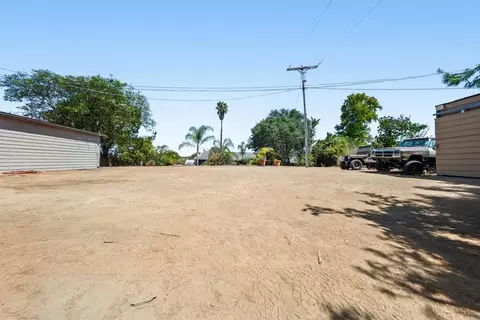Exterior - 2020 Winterwarm Dr, Fallbrook, CA 92028 photo 15 of 18