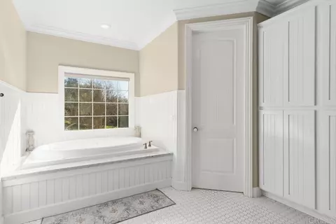 Bath - 45562 La Cruz Dr, Temecula, CA 92590 photo 2 of 3
