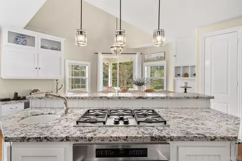 Kitchen - 45562 La Cruz Dr, Temecula, CA 92590 photo 4 of 4