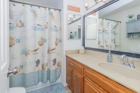 Bath - 1977 Rowley Ave, Ramona, CA 92065 photo 1 of 1