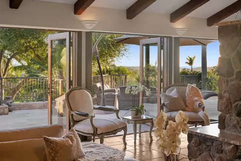Living - Undisclosed, Encinitas, CA 92024 photo 2 of 2