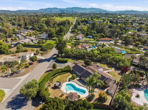 View/Area - 929 Pepper Tree Ln, Fallbrook, CA 92028 photo 7 of 11
