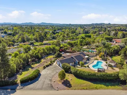 View/Area - 929 Pepper Tree Ln, Fallbrook, CA 92028 photo 5 of 11