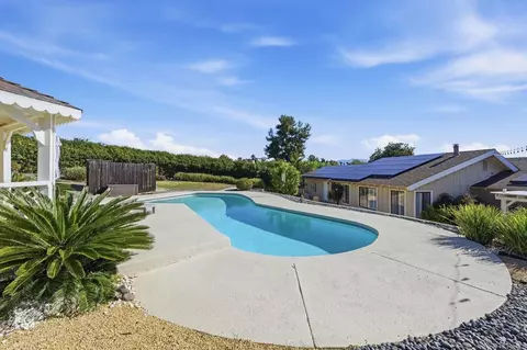 Exterior - 929 Pepper Tree Ln, Fallbrook, CA 92028 photo 7 of 16