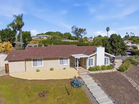 View/Area - 929 Pepper Tree Ln, Fallbrook, CA 92028 photo 3 of 11