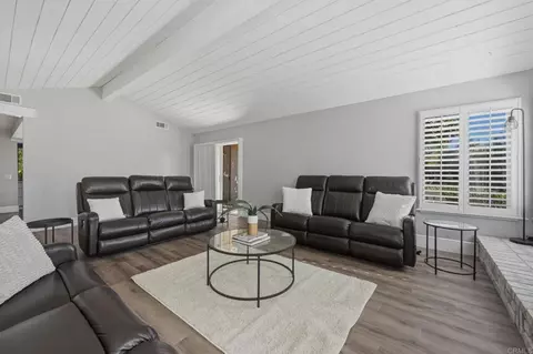 Living - 929 Pepper Tree Ln, Fallbrook, CA 92028 photo 3 of 5