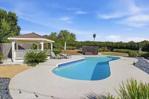 Exterior - 929 Pepper Tree Ln, Fallbrook, CA 92028 photo 2 of 16