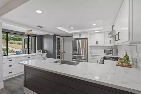 Kitchen - 929 Pepper Tree Ln, Fallbrook, CA 92028 photo 2 of 4
