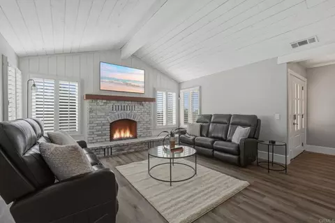 Living - 929 Pepper Tree Ln, Fallbrook, CA 92028 photo 2 of 5