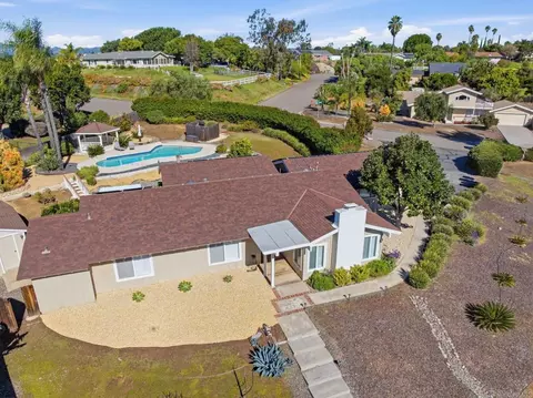 View/Area - 929 Pepper Tree Ln, Fallbrook, CA 92028 photo 4 of 11