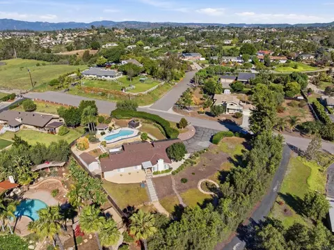 View/Area - 929 Pepper Tree Ln, Fallbrook, CA 92028 photo 8 of 11