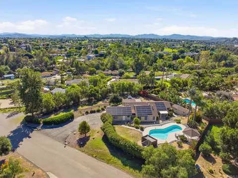 View/Area - 929 Pepper Tree Ln, Fallbrook, CA 92028 photo 6 of 11