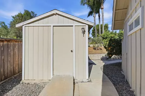 Exterior - 929 Pepper Tree Ln, Fallbrook, CA 92028 photo 6 of 16