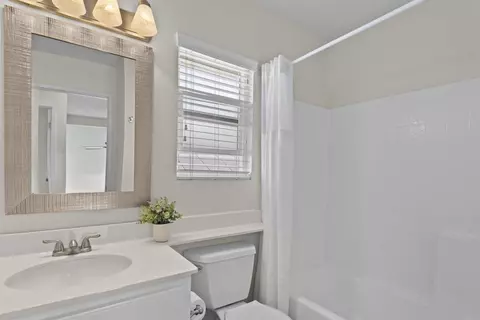 Bath - 5389 Blackberry Way, Oceanside, CA 92057 photo 2 of 3