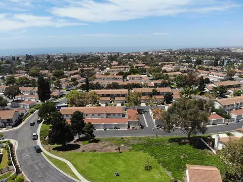 View/Area - 6854 Maple Leaf Dr, Carlsbad, CA 92011 photo 4 of 5