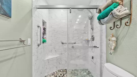 Bath - 6854 Maple Leaf Dr, Carlsbad, CA 92011 photo 7 of 7
