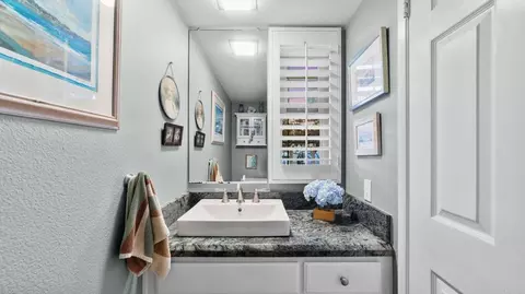 Bath - 6854 Maple Leaf Dr, Carlsbad, CA 92011 photo 5 of 7