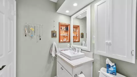 Bath - 6854 Maple Leaf Dr, Carlsbad, CA 92011 photo 3 of 7