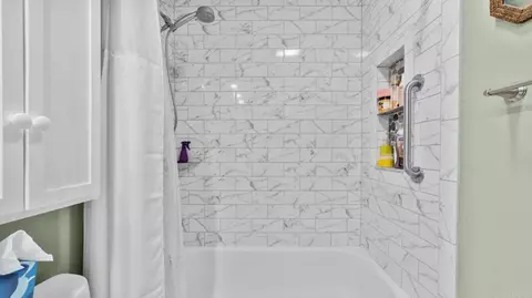 Bath - 6854 Maple Leaf Dr, Carlsbad, CA 92011 photo 6 of 7