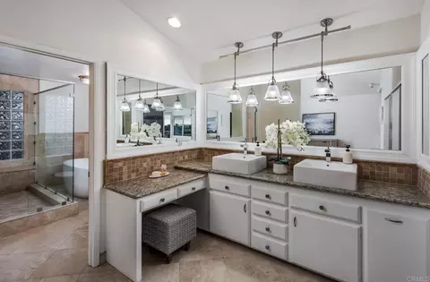 Bath - 279 Hillcrest Dr, Encinitas, CA 92024 photo 1 of 4
