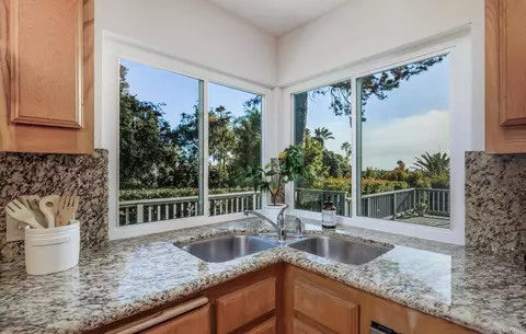 Kitchen - 279 Hillcrest Dr, Encinitas, CA 92024 photo 3 of 5