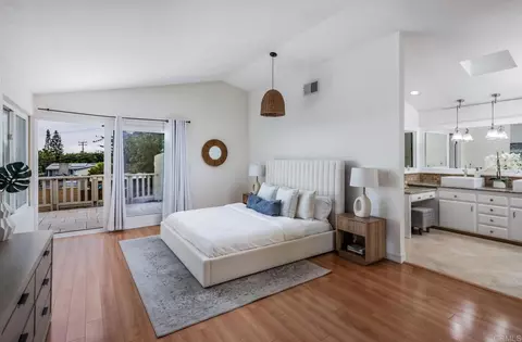 Bedroom - 279 Hillcrest Dr, Encinitas, CA 92024 photo 1 of 3