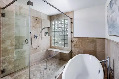 Bath - 279 Hillcrest Dr, Encinitas, CA 92024 photo 2 of 4
