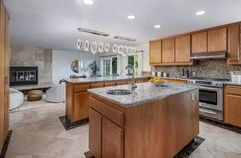 Kitchen - 279 Hillcrest Dr, Encinitas, CA 92024 photo 4 of 5