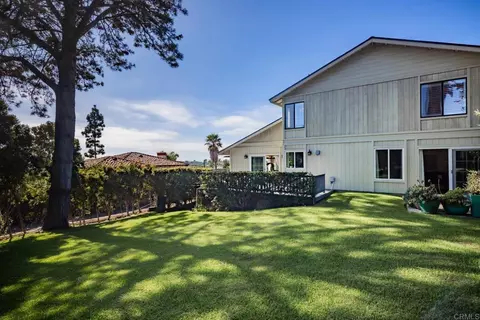 Exterior - 279 Hillcrest Dr, Encinitas, CA 92024 photo 5 of 9