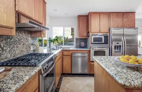 Kitchen - 279 Hillcrest Dr, Encinitas, CA 92024 photo 2 of 5