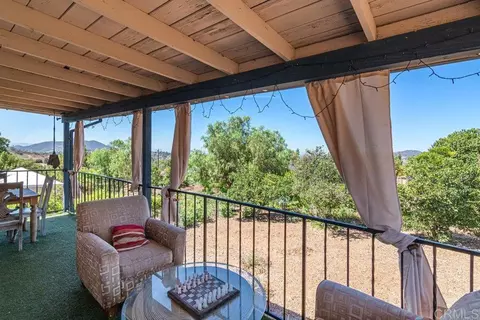 Exterior - 5741 Rainbow Heights Rd, Fallbrook, CA 92028 photo 4 of 18