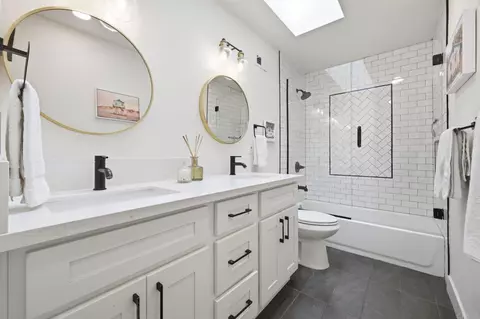 Bath - 1801 Ratcliff Rd, Carlsbad, CA 92008 photo 3 of 3