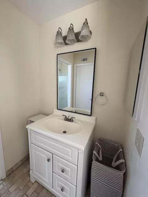 Bath - 13849 Olive Park, Poway, CA 92064 photo 6 of 6