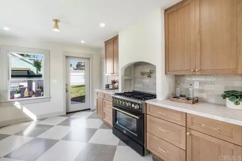 Kitchen - 714 Ditmar St N, Oceanside, CA 92054 photo 8 of 9