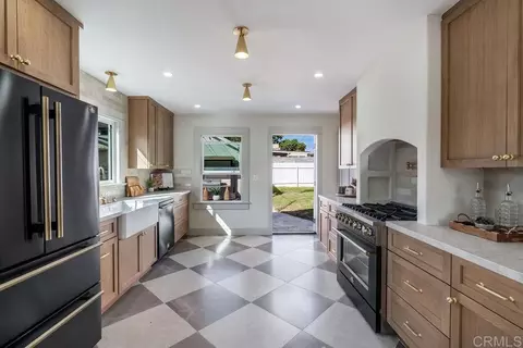 Kitchen - 714 Ditmar St N, Oceanside, CA 92054 photo 5 of 9