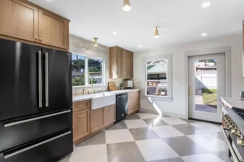 Kitchen - 714 Ditmar St N, Oceanside, CA 92054 photo 7 of 9
