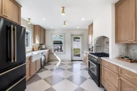 Kitchen - 714 Ditmar St N, Oceanside, CA 92054 photo 6 of 9