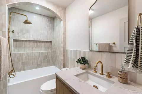 Bath - 714 Ditmar St N, Oceanside, CA 92054 photo 1 of 3