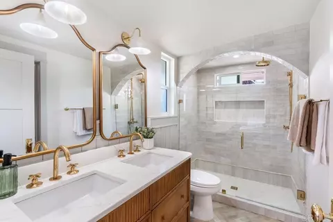 Bath - 714 Ditmar St N, Oceanside, CA 92054 photo 3 of 3
