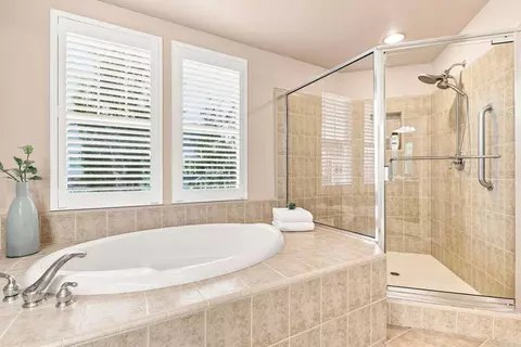 Bath - 4792 Beachwood Ct, Carlsbad, CA 92008 photo 5 of 5